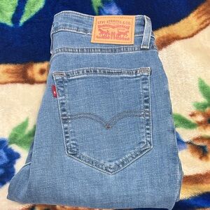 Levi's Women's Light Blue Straight Leg Jeans with Signature Back Pocket